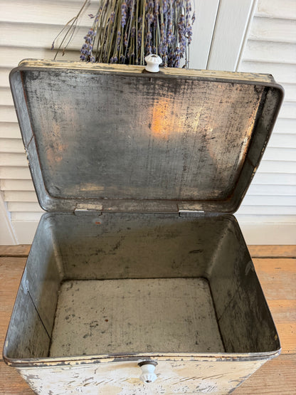 oud bakkersblik, antiek winkelblik, brocante opbergblik,vintage voorraadblik, brocante keukendecoratie, landelijke keukendecoratie, verweerd voorraadblik, Sofia&