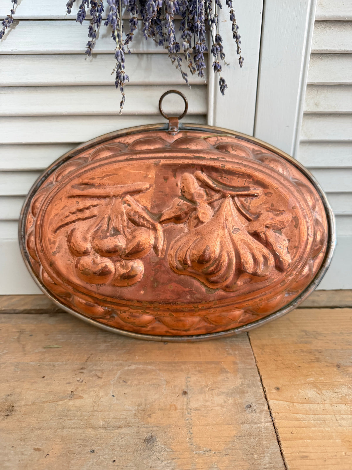 koperen bakvorm, vintage bakvorm, Franse brocante, oude koperen bakvorm, koperen keukendecoratie, landelijke keuken, bakvorm fruitreliëf, Franse brocante, Sofia&