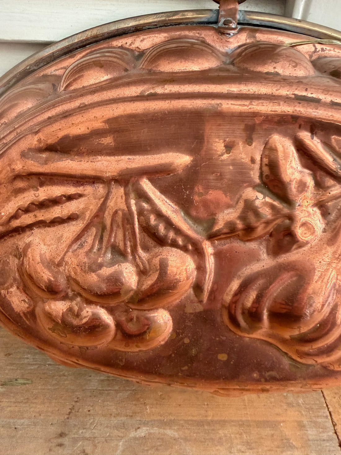 koperen bakvorm, vintage bakvorm, Franse brocante, oude koperen bakvorm, koperen keukendecoratie, landelijke keuken, bakvorm fruitreliëf, Franse brocante, Sofia&