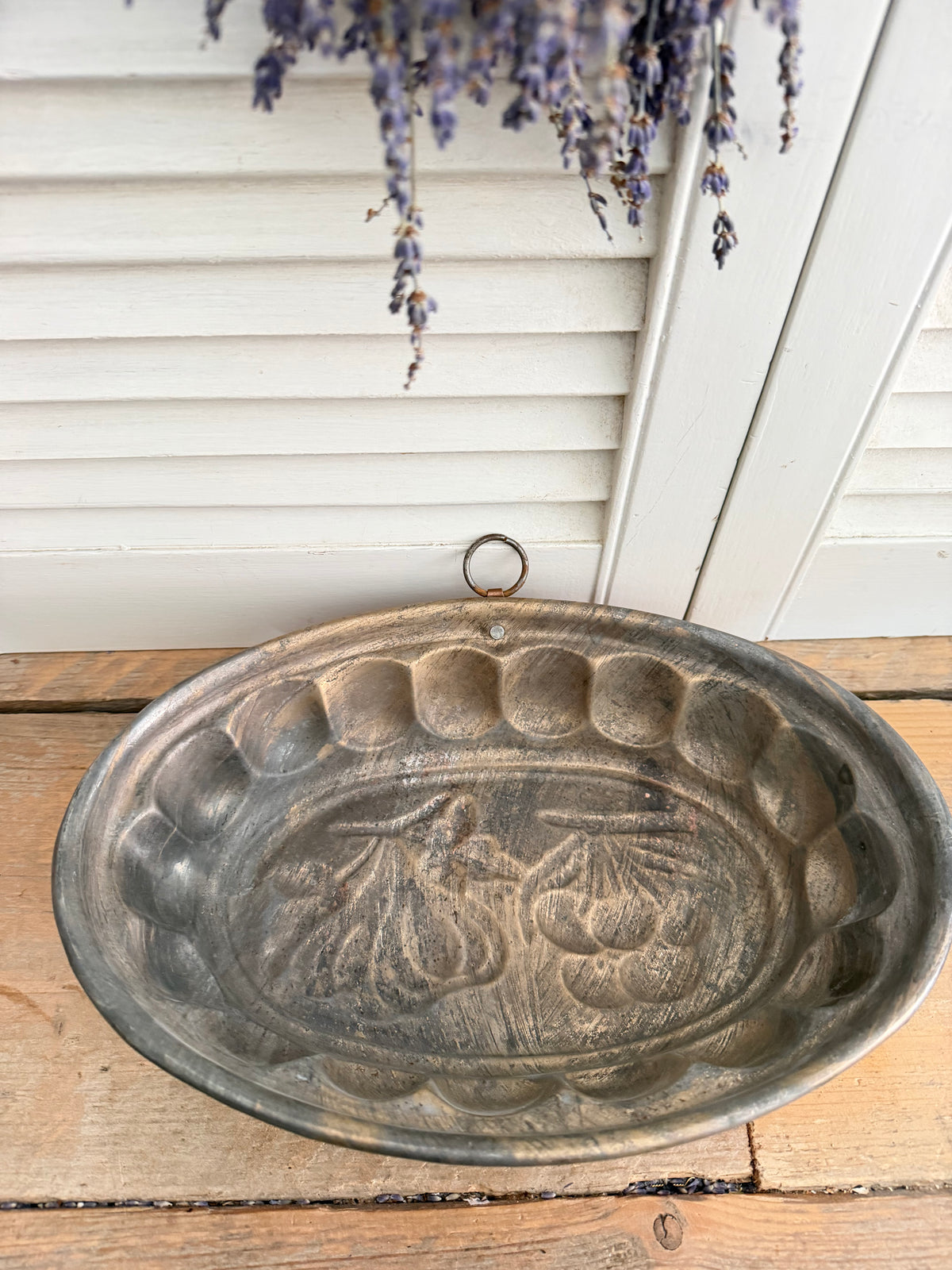 koperen bakvorm, vintage bakvorm, Franse brocante, oude koperen bakvorm, koperen keukendecoratie, landelijke keuken, bakvorm fruitreliëf, Franse brocante, Sofia&