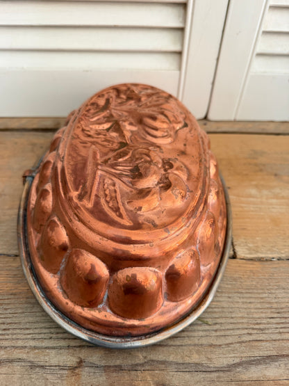 koperen bakvorm, vintage bakvorm, Franse brocante, oude koperen bakvorm, koperen keukendecoratie, landelijke keuken, bakvorm fruitreliëf, Franse brocante, Sofia&