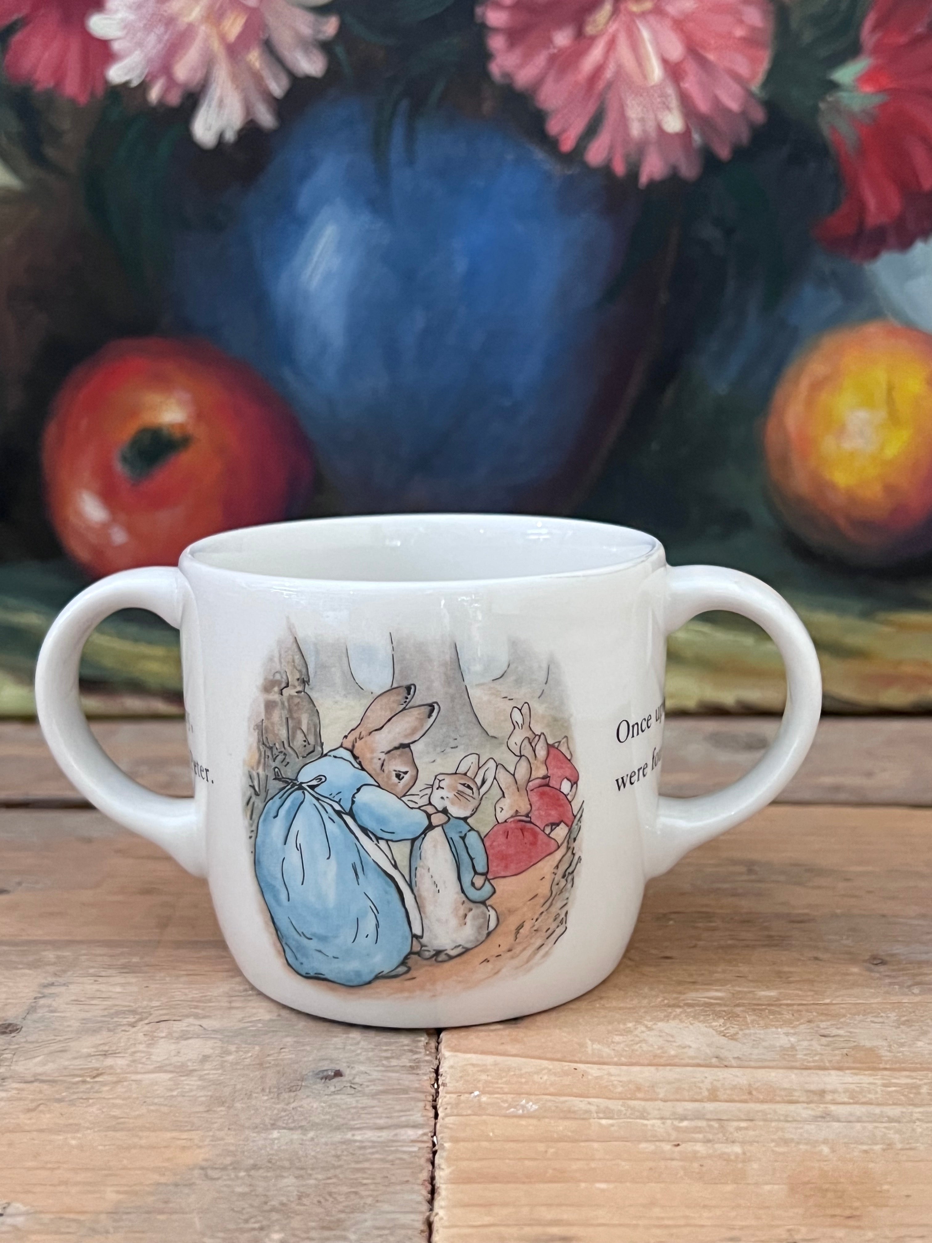 Peter Rabbit mok, Peter Rabbit mok met twee oren, Wedgwood porselein mok, porseleinen mok Peter Rabbit, kindermok, cadeau Peter Rabbit, Wedgwood servies, mok met illustraties, luxe porselein mok, theemok Peter Rabbit.