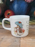 Little Benjamin beker, Wedgwood porselein beker, porseleinen kinderbeker, Wedgwood kinderservies, Little Benjamin servies, kindvriendelijke porseleinen beker, cadeau kinderbeker, duurzaam porselein, bekers Wedgwood, klassieke kinderbekers.