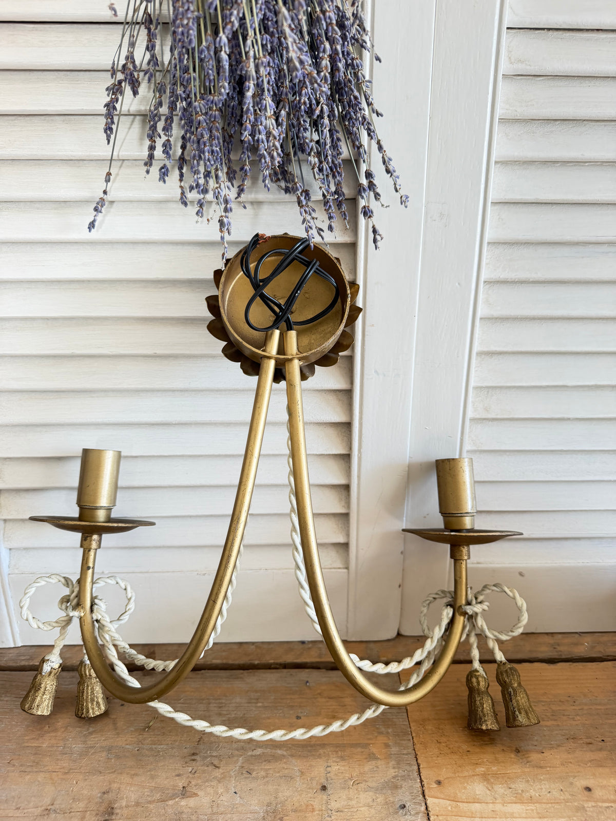 Vintage wandlamp  met strikjes en kwastjes - Hollywood Regency stijl