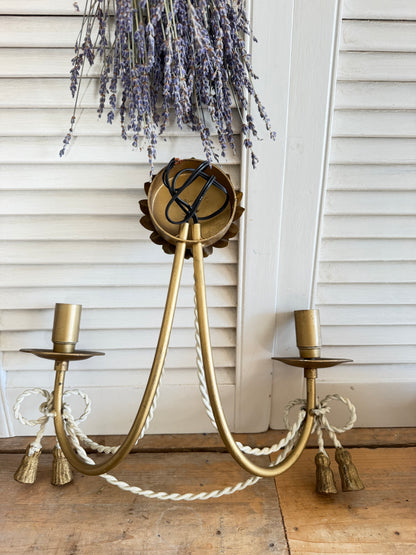 Vintage wandlamp  met strikjes en kwastjes - Hollywood Regency stijl