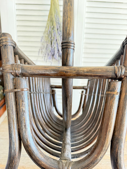 vintage rotan lectuurmand, rotan tijdschriftenrek, vintage tijdschriftenhouder, bamboe lectuurmand, manou tijdschriftenrek, rotan krantenbak, Mid Century lectuurmand, bohemian interieur, vintage tijdschriftenrek, Sofia&