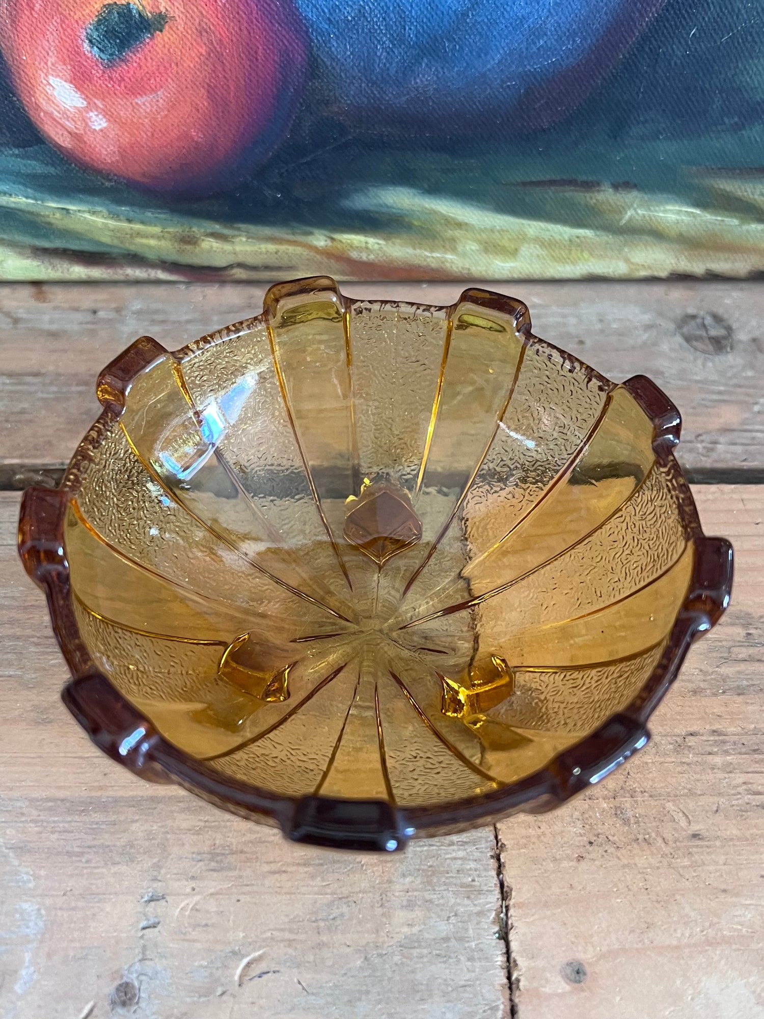 amberkleurig schaaltje, Art Deco persglas, vintage decoratieschaaltje, persglazen schaaltje, retro woonaccessoires, decoratief schaaltje glas, amberkleurige schaal, Art Deco woondecoratie, uniek geschenk glas, stijlvolle glazen schaal. Walther glas, jaren 30