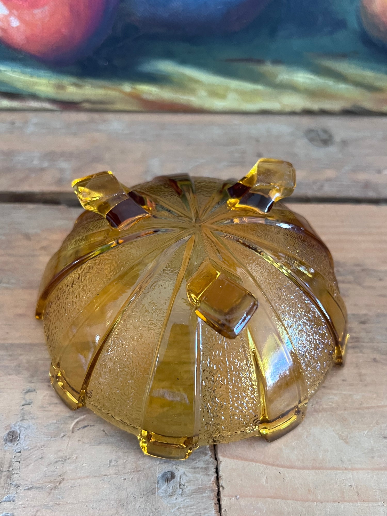 amberkleurig schaaltje, Art Deco persglas, vintage decoratieschaaltje, persglazen schaaltje, retro woonaccessoires, decoratief schaaltje glas, amberkleurige schaal, Art Deco woondecoratie, uniek geschenk glas, stijlvolle glazen schaal. Walther glas, jaren 30