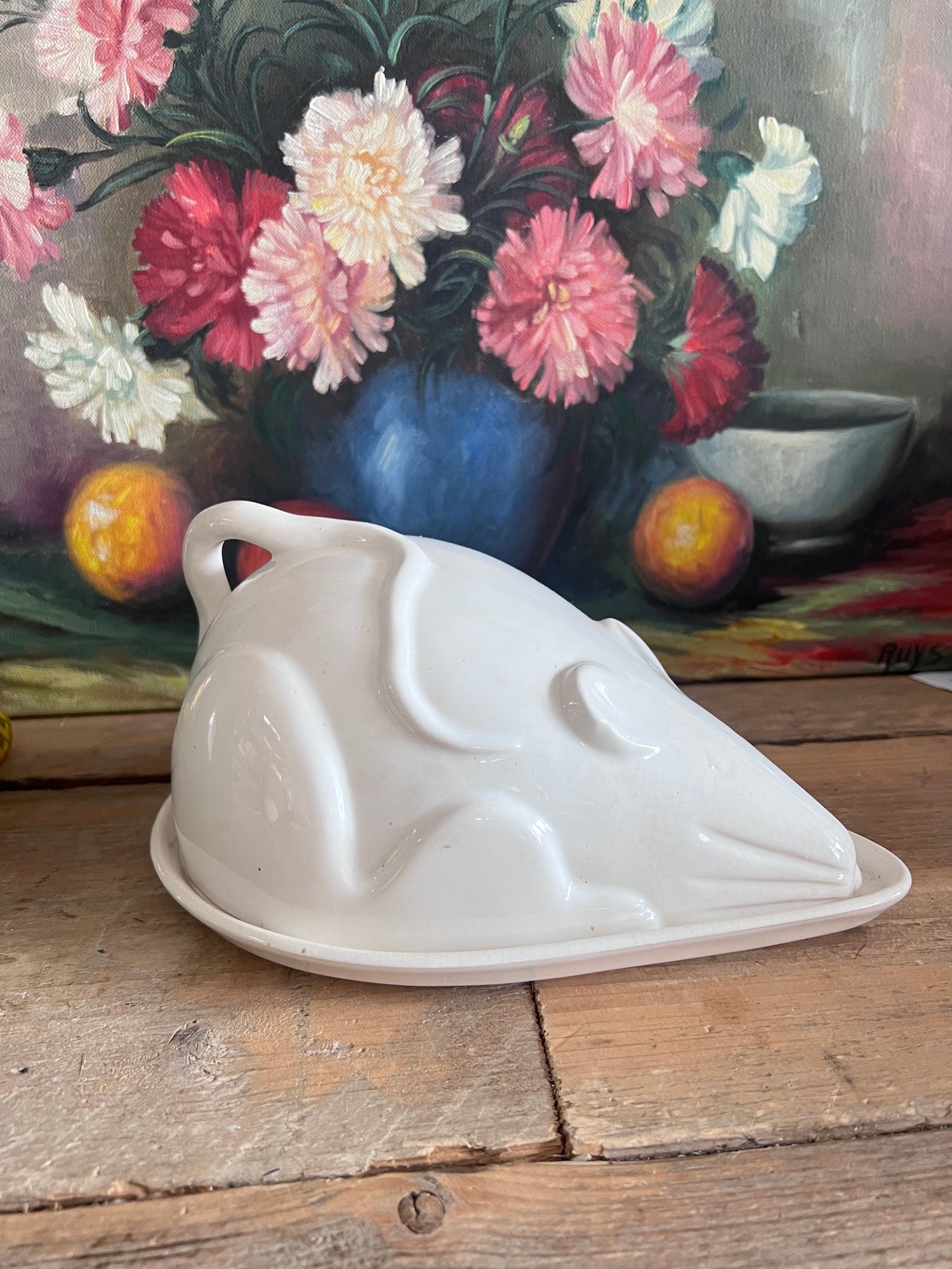 witte muis kaasstolp, vintage kaasstolp, kaasstolp wit aardewerk, aardewerken kaasstolp, kaasstolp muis design, retro kaasstolp, kerstcadeau kaasstolp, originele kaasstolp, decoratieve kaasstolp, kaasstolp met muis