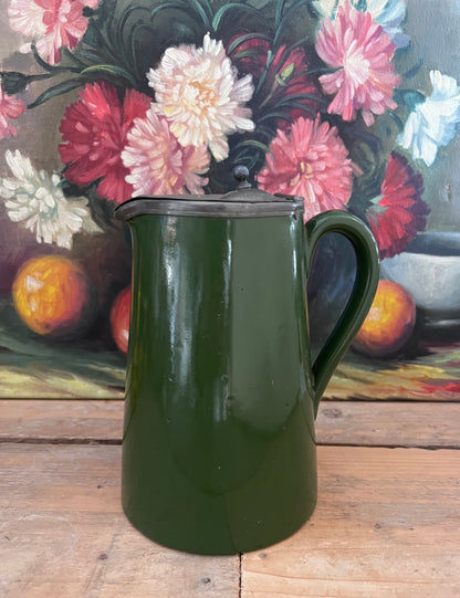 groene antieke kan, antieke kan met tinnen deksel, antiek keramiek, Engelse keramiek, vintage keramische kan, tinnen deksel kan, antieke theekan, decoratieve antieke kan, keramiek Engeland, antieke drankenkan.