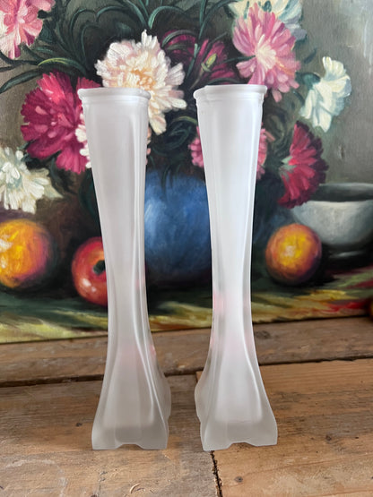 vintage vaasjes, handbeschilderde vaasjes, mat glas vaas, solofleur vaas, zalmroze bloemen vaas, bloemenvazen vintage, decoratieve vaasjes, vintage woonaccessoires, handgemaakte vazen, kleine bloemenvazen
