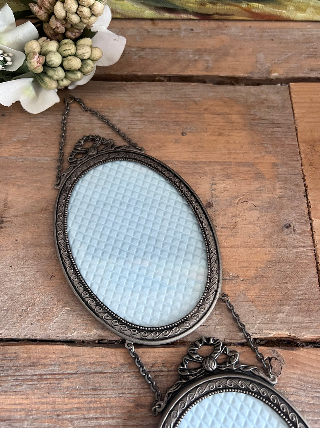ovale lijstjes, dubbele lijstjes met strik, ovale fotolijst, decoratieve wandlijst, fotolijst met strik, vintage wanddecoratie, creatieve fotolijst, lijstjes set, interieurdecoratie lijstjes