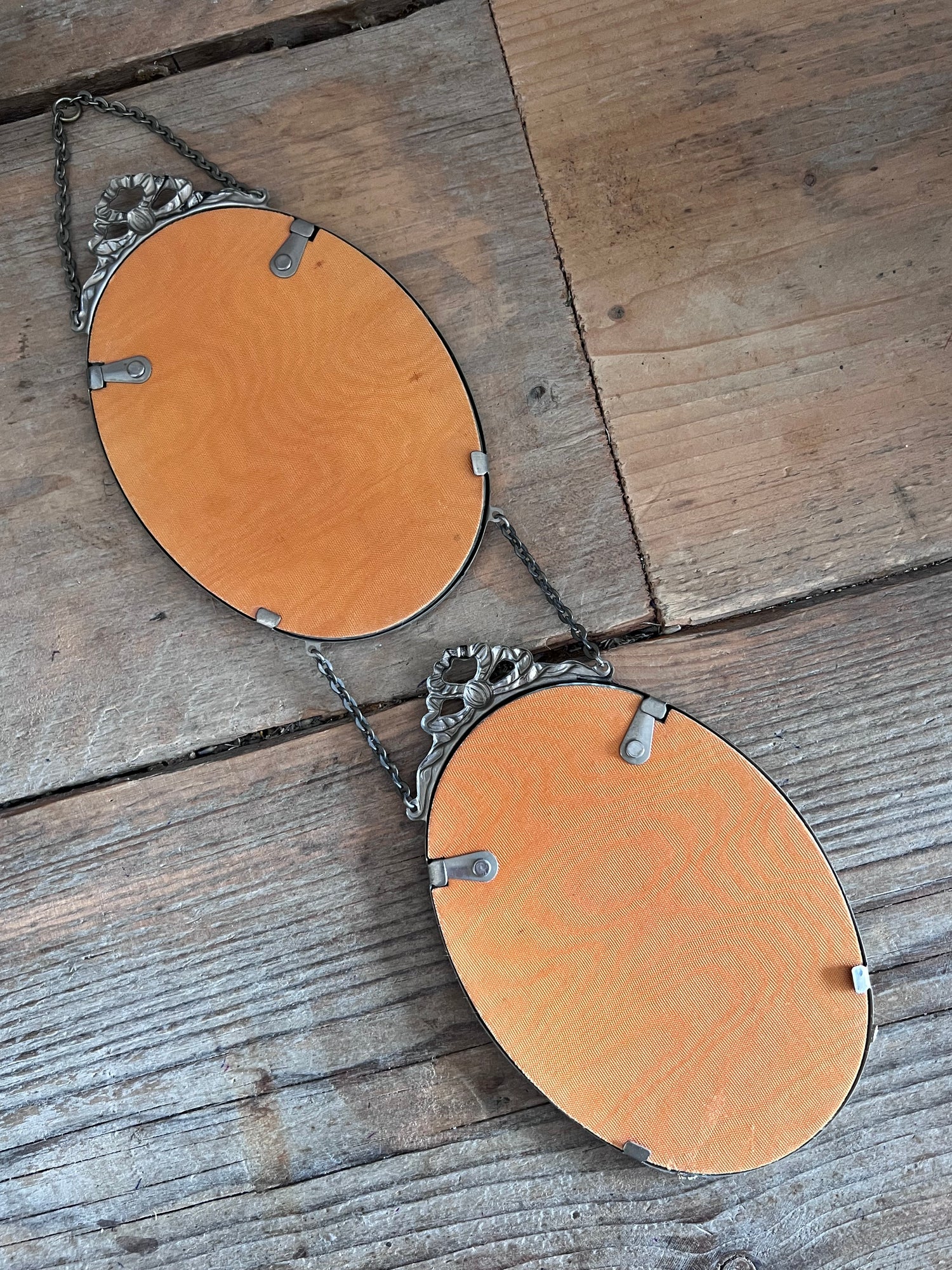ovale lijstjes, dubbele lijstjes met strik, ovale fotolijst, decoratieve wandlijst, fotolijst met strik, vintage wanddecoratie, creatieve fotolijst, lijstjes set, interieurdecoratie lijstjes