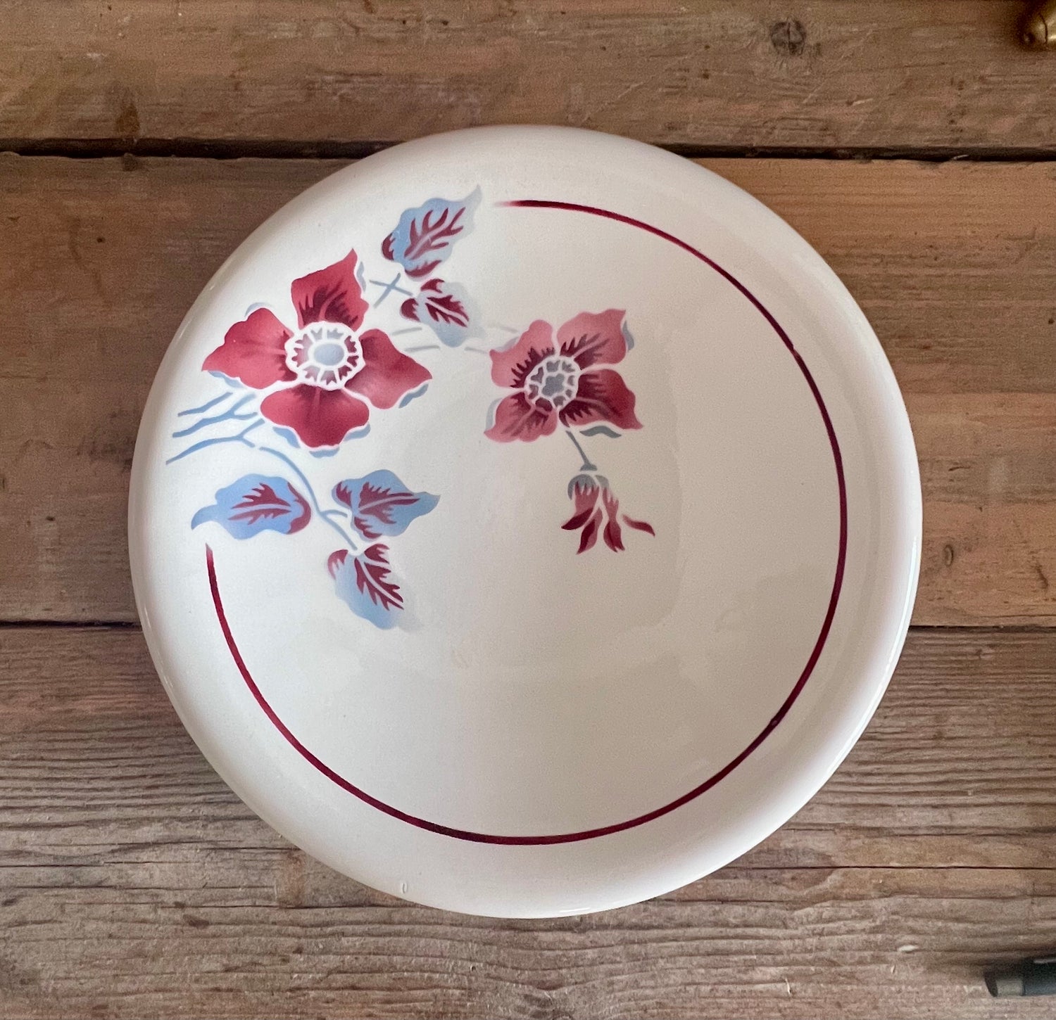 vintage schaal Frankrijk, aardewerken schaal vintage, Clematite schaal, schaal met clematis afbeelding, Frans aardewerk, vintage servies, Clematite aardewerk, decoratieve schaal, Franse vintage decoratie, botanische schaal vintage