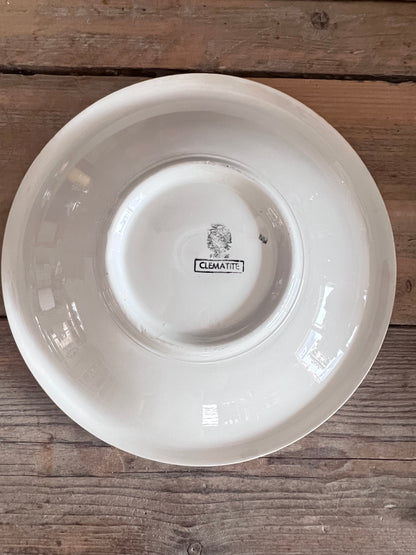 vintage schaal Frankrijk, aardewerken schaal vintage, Clematite schaal, schaal met clematis afbeelding, Frans aardewerk, vintage servies, Clematite aardewerk, decoratieve schaal, Franse vintage decoratie, botanische schaal vintage