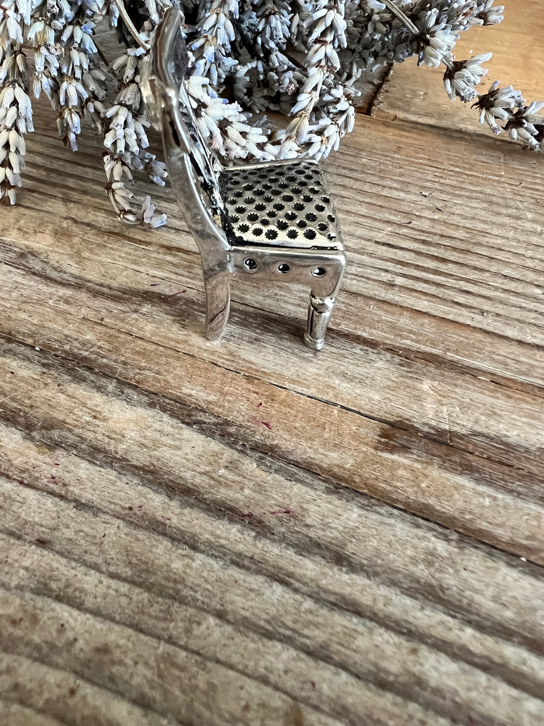 Poppenhuis stoeltje vierkant