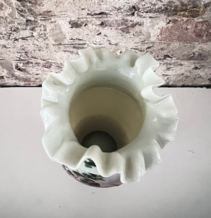 antieke opaline vaas, vintage aardetinten vaas, glazen vaas met huis afbeelding, nostalgische vaas, decoratieve vaas antiek, opaline glas vaas, landelijke woondecoratie, unieke antieke vaas, decoratieve vintage vaas, huis decor vaas.