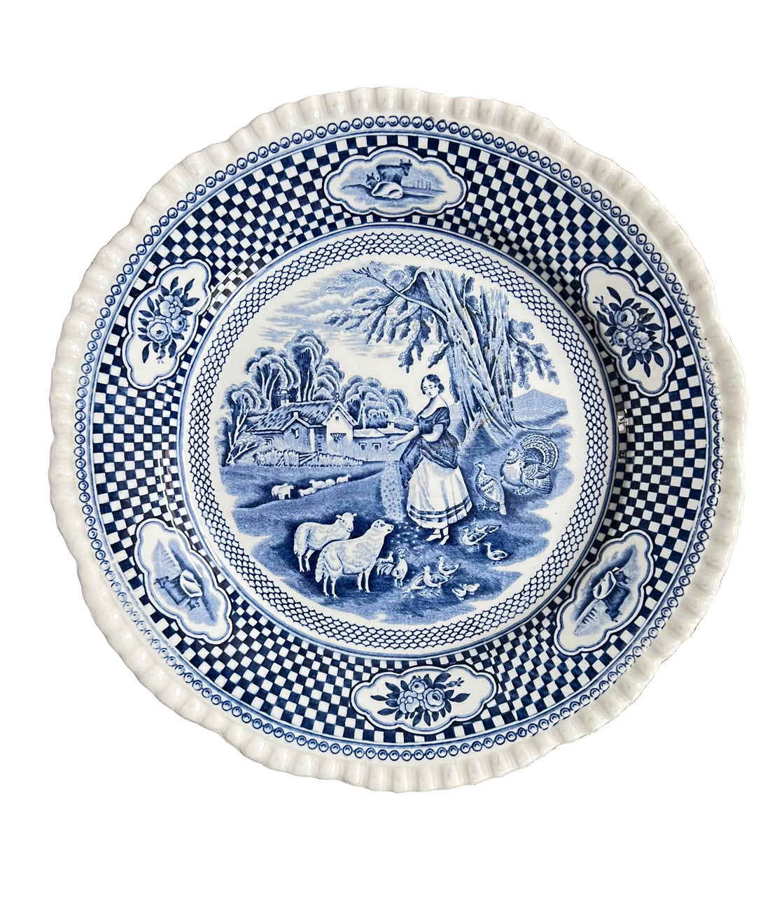 Adams Ironstone wandbord, Ironstone servies, vintage wandbord, boerinnetje met dieren voeren, landelijk wandbord, decoratief bord Ironstone, Adams porselein bord, nostalgisch wandbord, landelijke stijl decor, vintage keukenaccessoires.