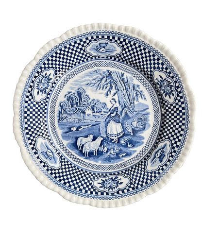 Adams Ironstone wandbord, Ironstone servies, vintage wandbord, boerinnetje met dieren voeren, landelijk wandbord, decoratief bord Ironstone, Adams porselein bord, nostalgisch wandbord, landelijke stijl decor, vintage keukenaccessoires.