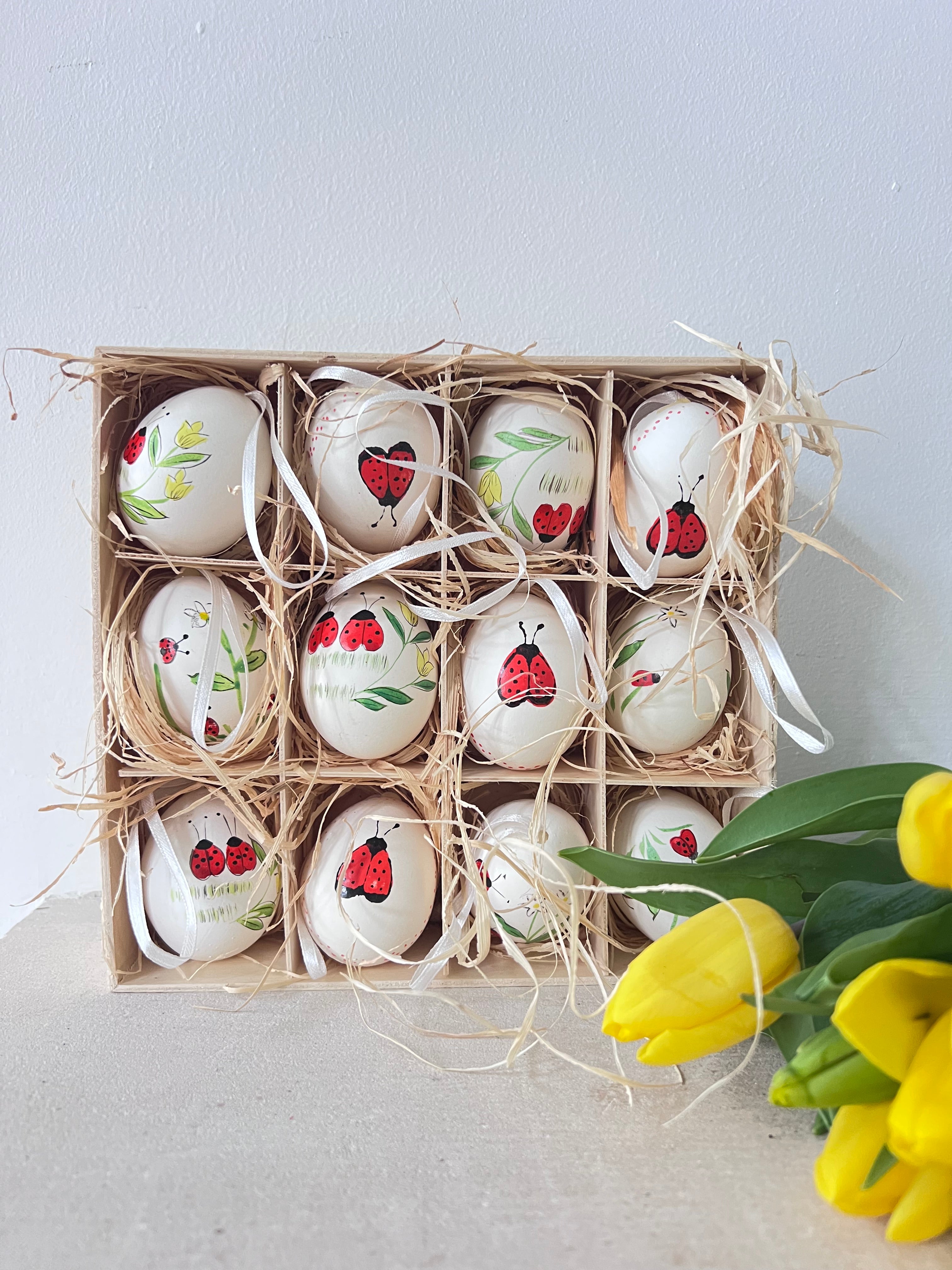 Paasdecoratie, paaseieren, handbeschilderde paaseieren