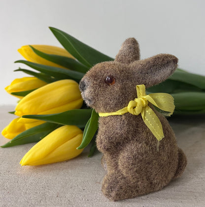 Paashaas, flock haasje, paaldecoratie