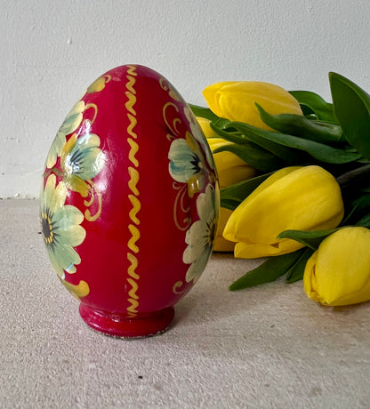 Handbeschilderd paasei van hout