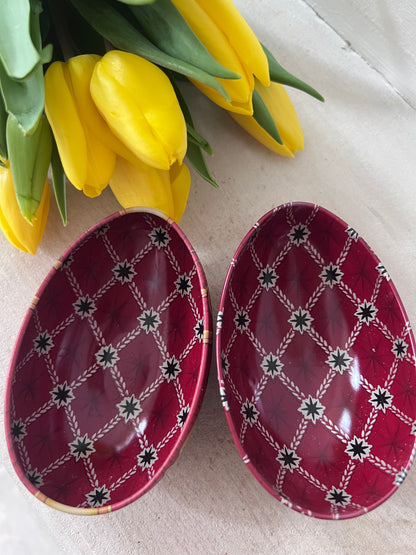 
blikje ei, Fabergé ei replica, rood ei blikje, decoratief blikje, geschenkblik, luxe bewaardoos, verzamelblik, cadeau verpakking, sieraden opbergdoos, uniek cadeau idee