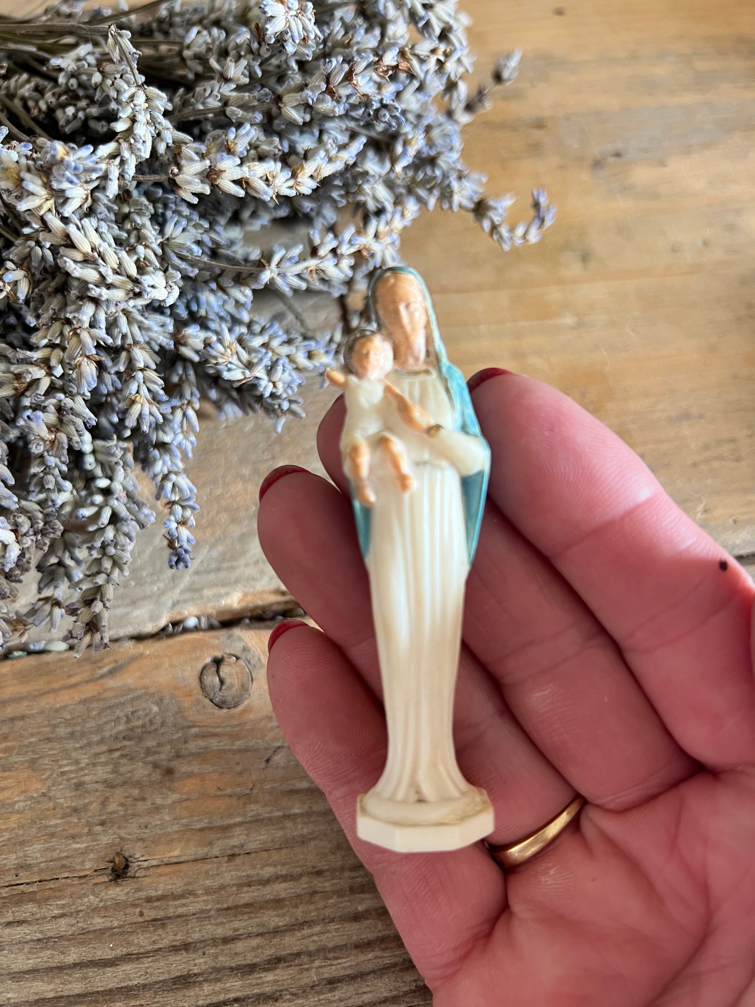 Klein vintage Maria de Lourdes beeldje