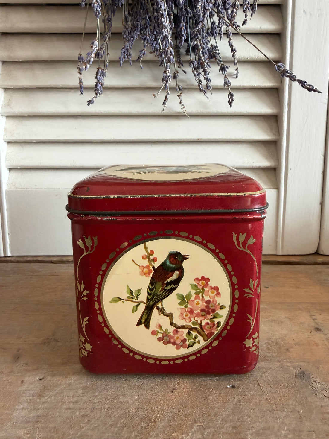 Vintage blik, rood voorraadblik, blikje met vogeltjes, made in Holland blik, brocante blikje, Sofia&