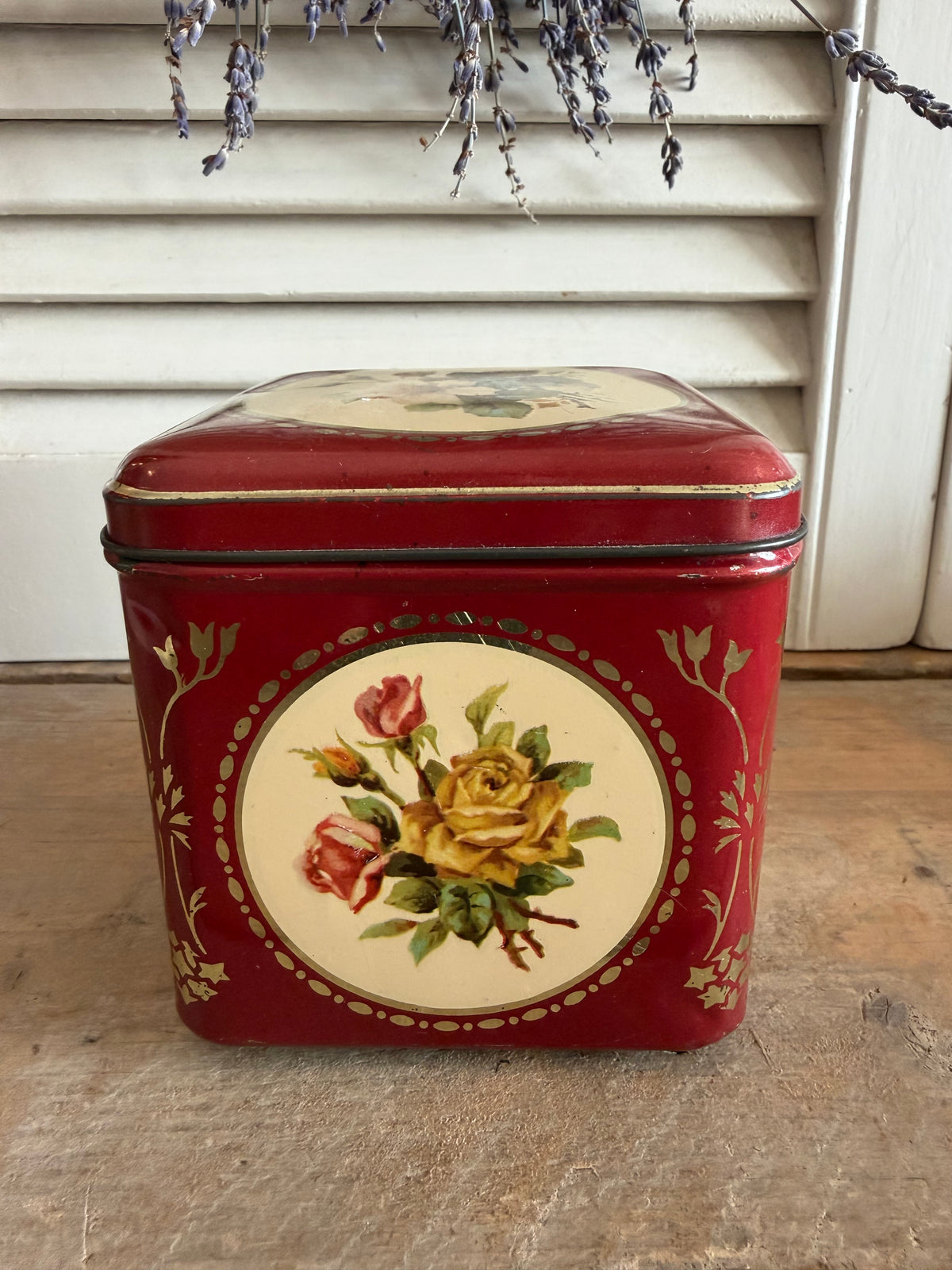 Vintage blik, rood voorraadblik, blikje met vogeltjes, made in Holland blik, brocante blikje, Sofia&