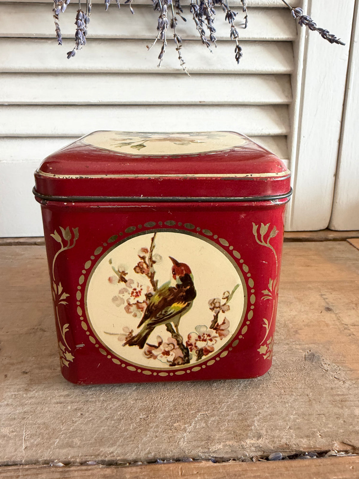 Vintage blik, rood voorraadblik, blikje met vogeltjes, made in Holland blik, brocante blikje, Sofia&
