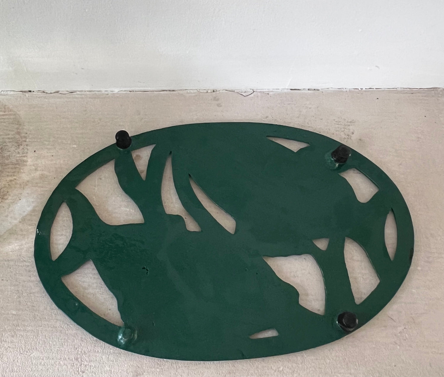 gietijzeren pannenonderzetter, pannenonderzetter vissen, decoratieve pannenonderzetter, hittebestendige pannenonderzetter, stevige pannenonderzetter gietijzer.