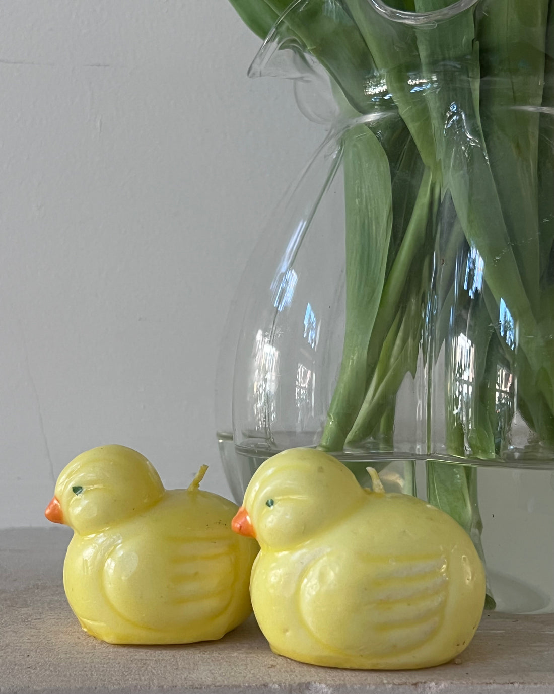 vintage kaarsen, kuikentjes kaars, paasdecoratie kaarsen, retro kaarsen set, lentebruiloft decoratie, decoratieve kaarsen vintage, handgemaakte kaarsen, unieke kaarsen kuikentjes, paasversiering kaarsen, gezellige interieur kaarsen.