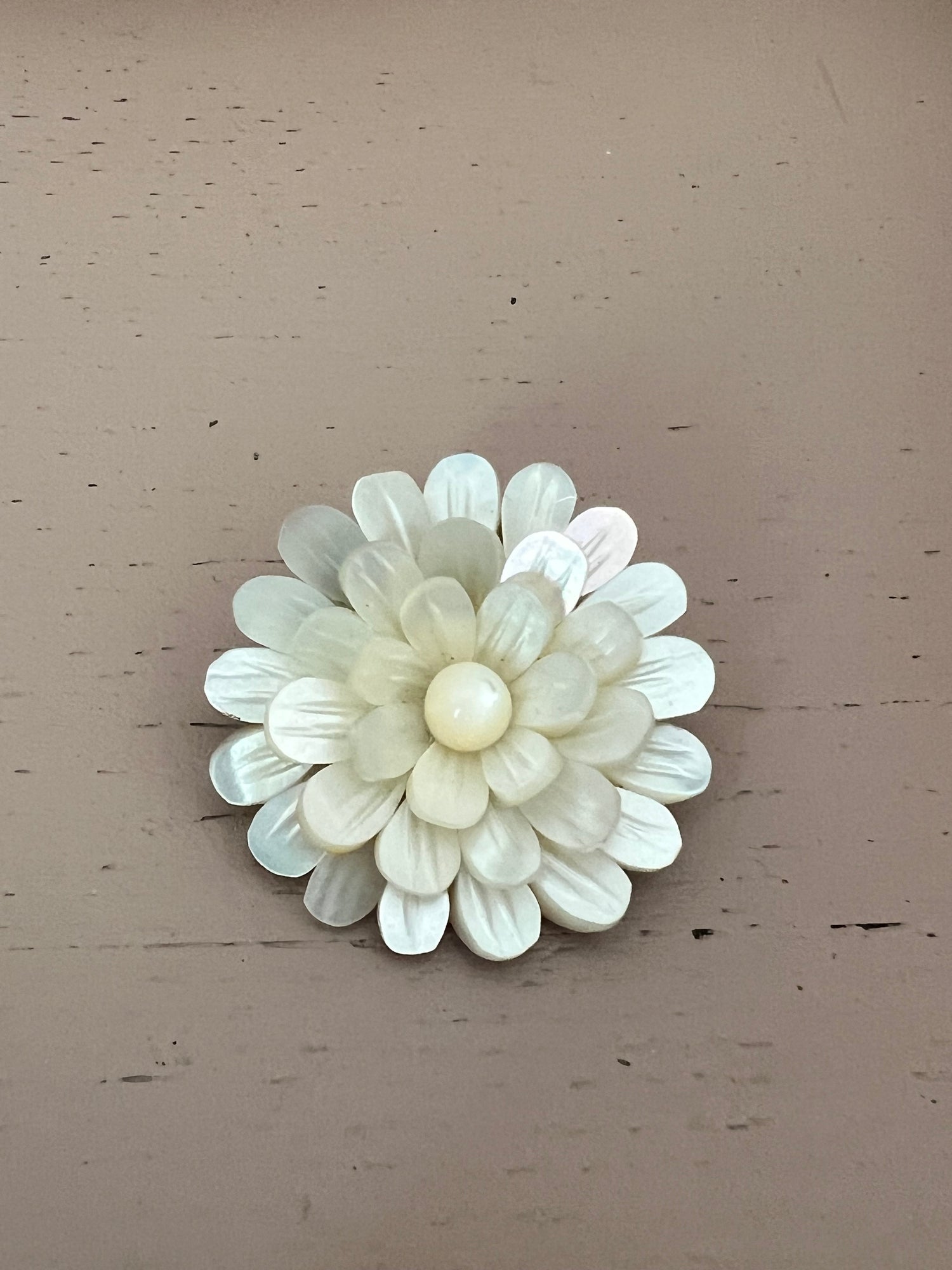 Broche bloem parelmoer