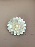 Broche bloem parelmoer