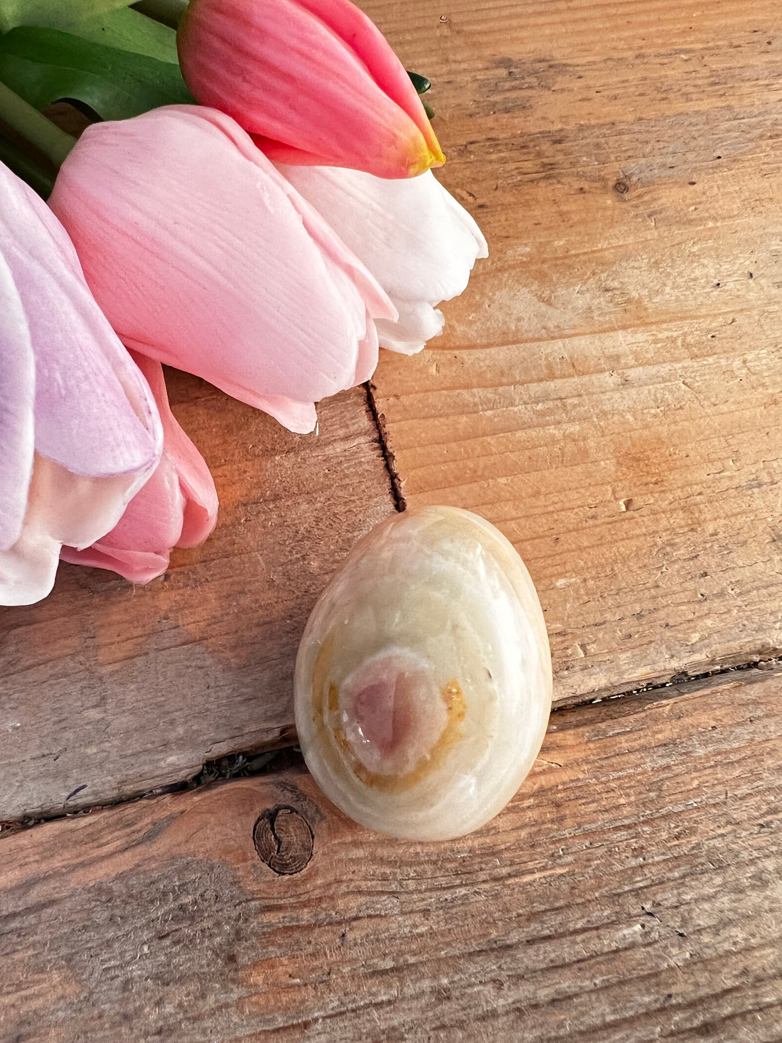 Klein ei van onyx marmer