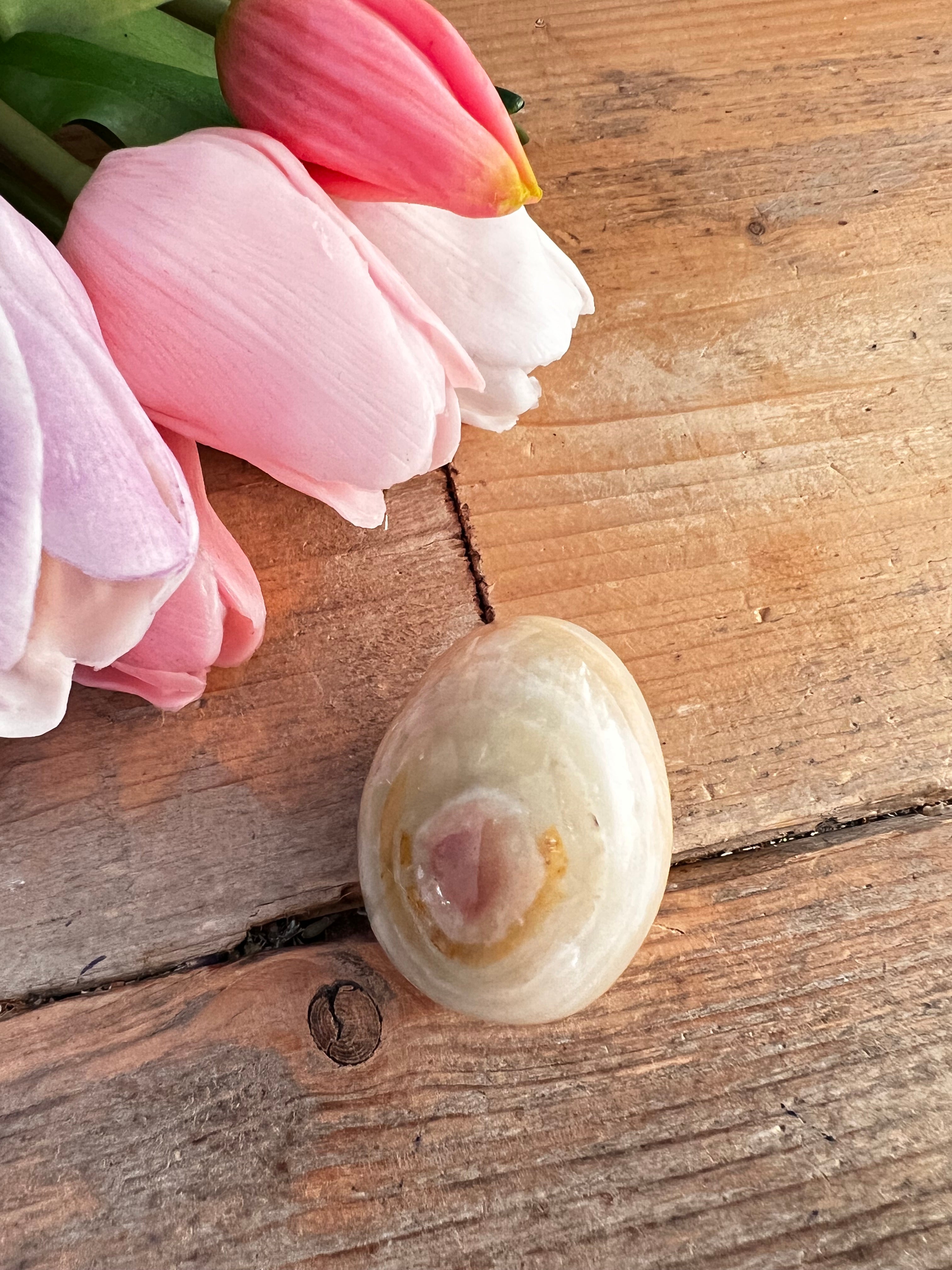 Klein ei van onyx marmer