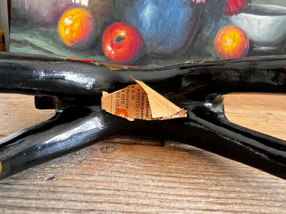 Zwart Khokhloma paardje van hout – handbeschilderd rood bloemenmotief