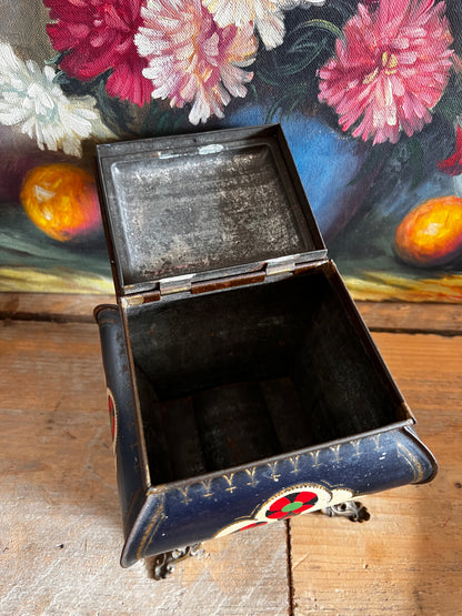 antiek Art Nouveau blikje, vintage blikje op pootje, decoratief Art Nouveau object, uniek antiek blikje, Art Nouveau verzamelobject, decoratief blikje, vintage huisdecoratie, antieke accessoires, Art Nouveau stijl blikje.