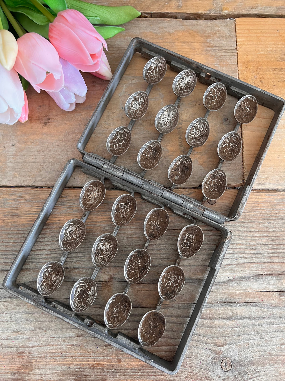 vintage chocoladevorm  
chocoladevorm voor paaseitjes  
chocoladevorm 12 paaseitjes  
retro chocoladevorm  
zelfgemaakte paaseitjes maken  
paasvorm voor chocolade  
unieke chocoladevorm  
nostalgische paasdecoratie