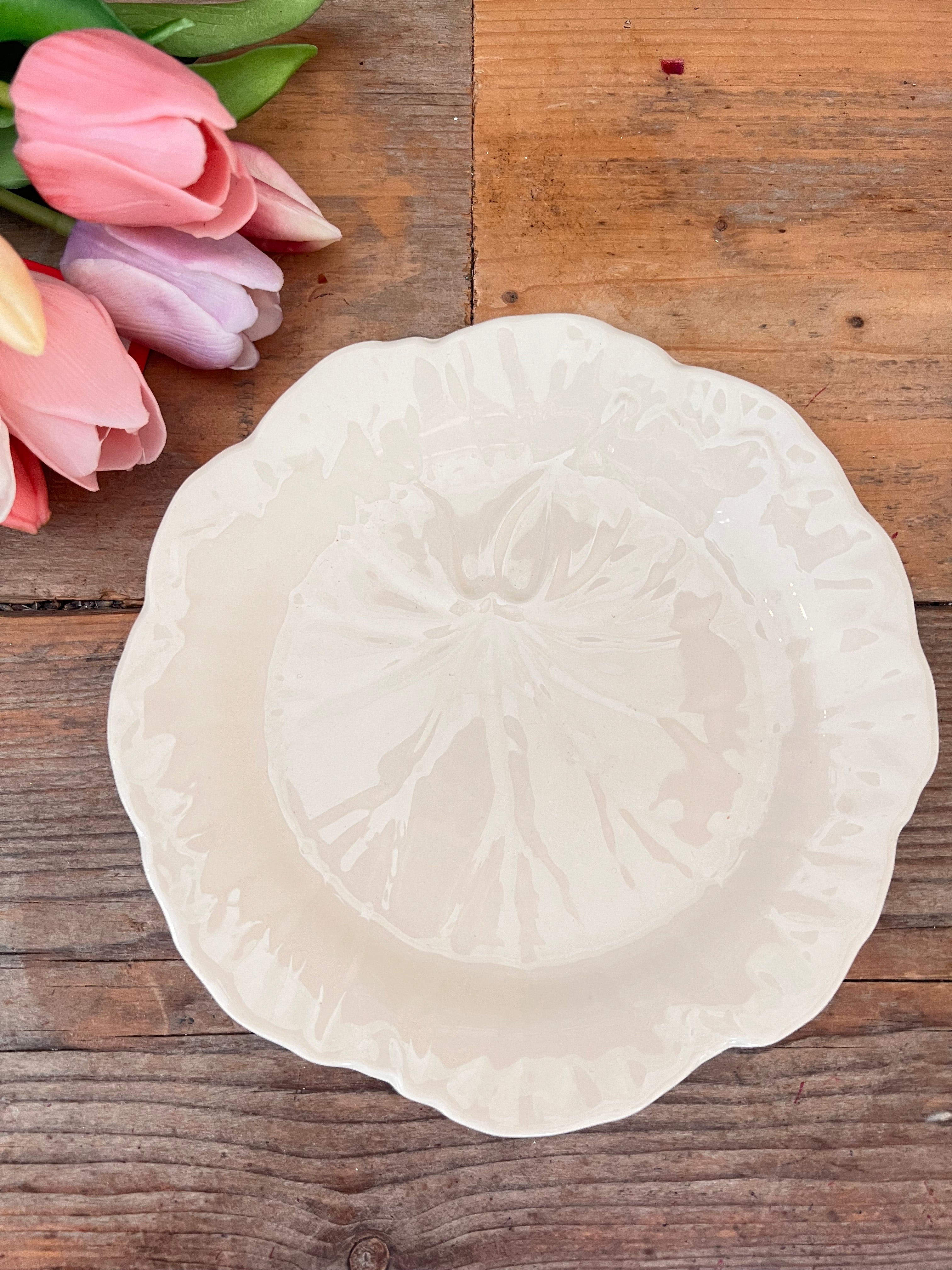 Wedgwood serveerbord, Leaf Edme Dysart Glaze, engels porselein bord, serveerbord porselein, Wedgwood servies, klassieke serveerschotel, serveerschotel porselein, natuurlijk bladmotief bord, luxe serveerbord, Dysart Glaze servies.