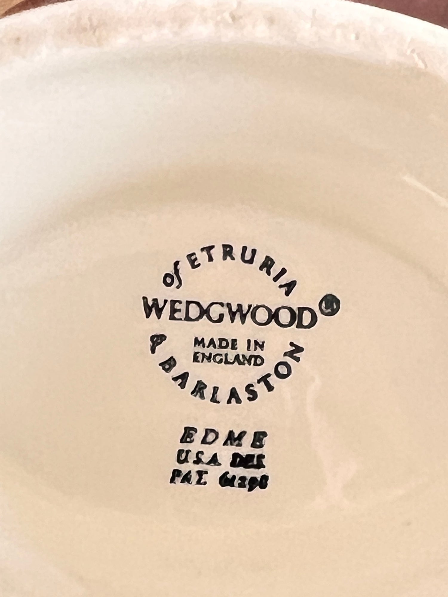 Wedgwood Edme sauskom met onderbord