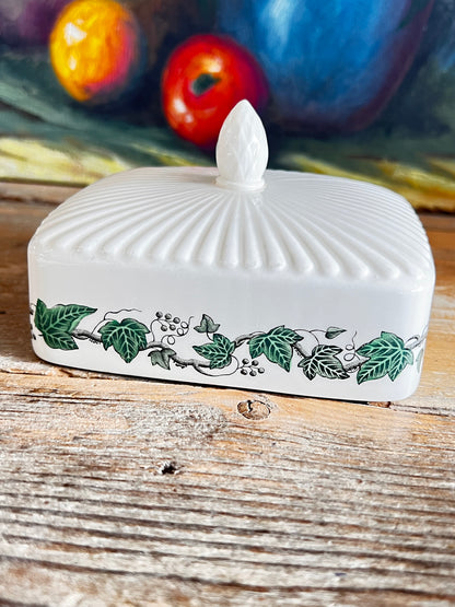 Wedgwood Stratford botervloot, botervloot fine bone china, elegant Engels servies, Wedgwood servies kopen, luxe botervloot, Engels porselein botervloot, klassieke botervloot Wedgwood