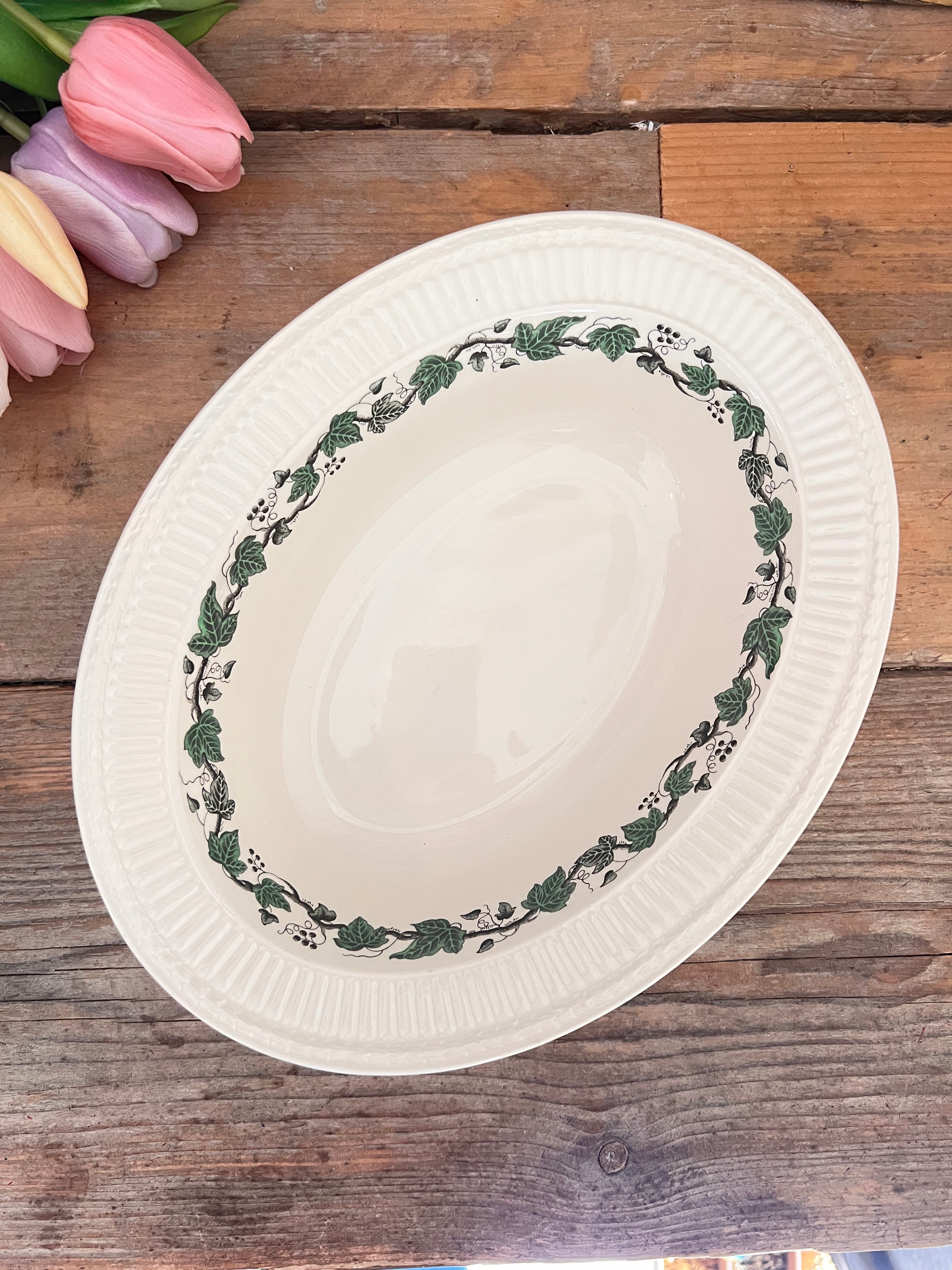 Wedgwood Stratford diepe ovale serveerschaal, Wedgwood serveerschaal fine bone china, ovale serveerschaal Engels porselein, klassieke Wedgwood serveerschaal, luxe serveerschaal Wedgwood, Stratford servies, diep ovale serveerschaal