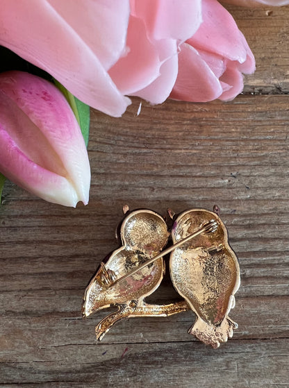 
vintage uilen broche, geemailleerde broche, paarse broche, strass sieraden, dierensieraden vintage, unieke broche uil, opvallende sieraden, vintage accessoires