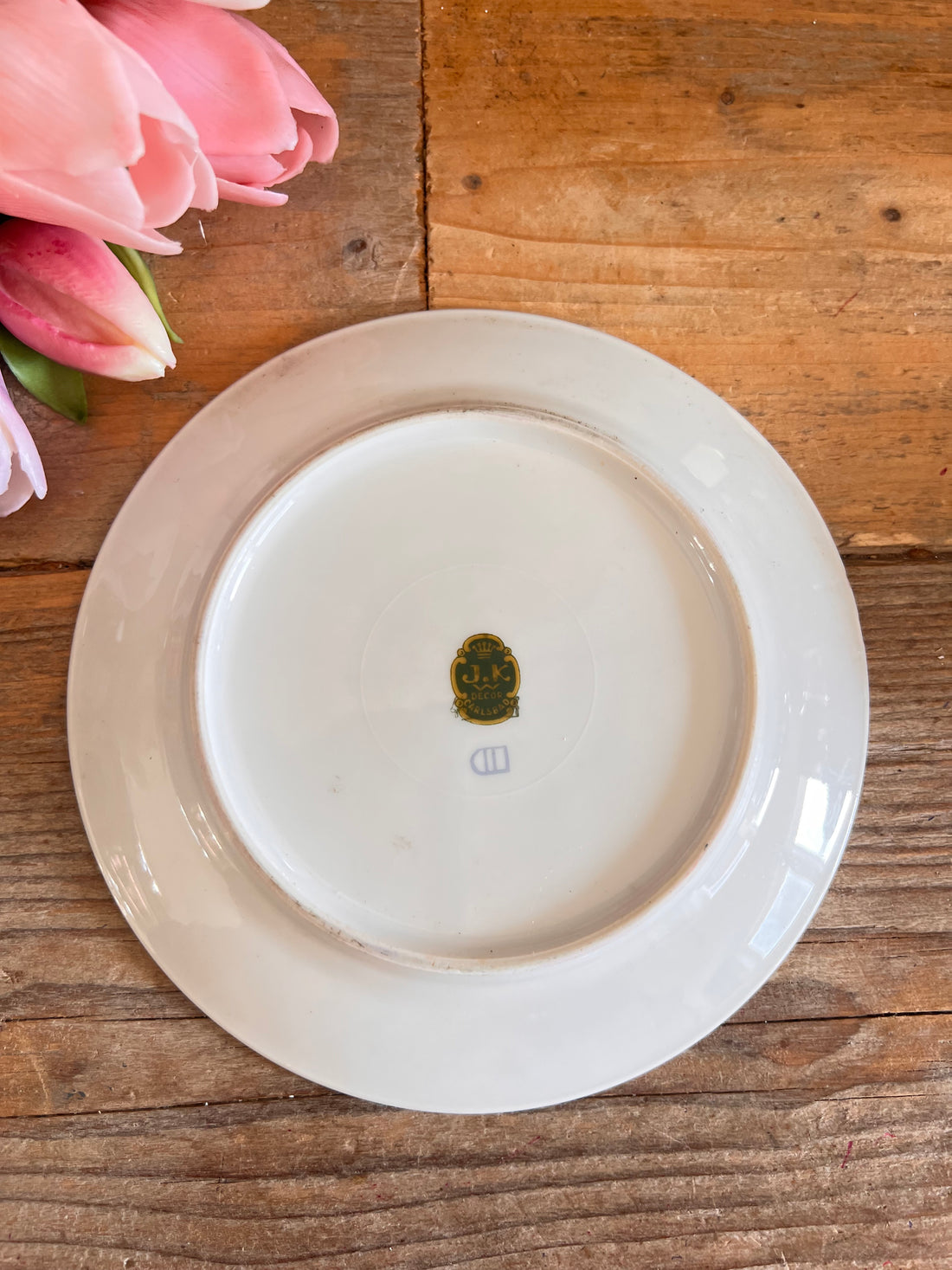 Fragonard bordje, porseleinen bordje roze, decoratief bordje, bordje met goudaccenten, luxe porselein, roze bordje met goud, elegant servies, Fragonard porselein, chique woonaccessoires.