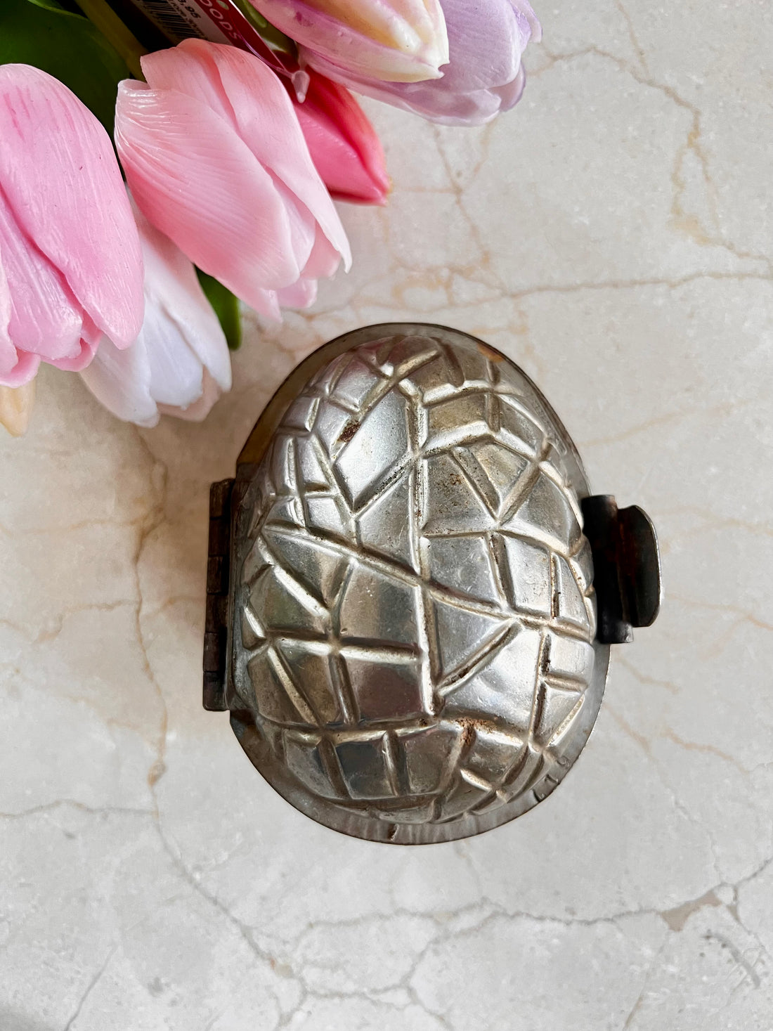 Vintage paaseivorm voor het maken van chocolade paaseieren