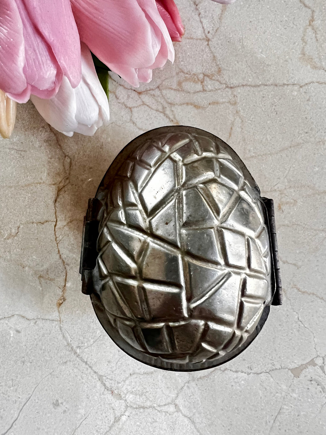 Vintage paaseivorm voor het maken van chocolade paaseieren