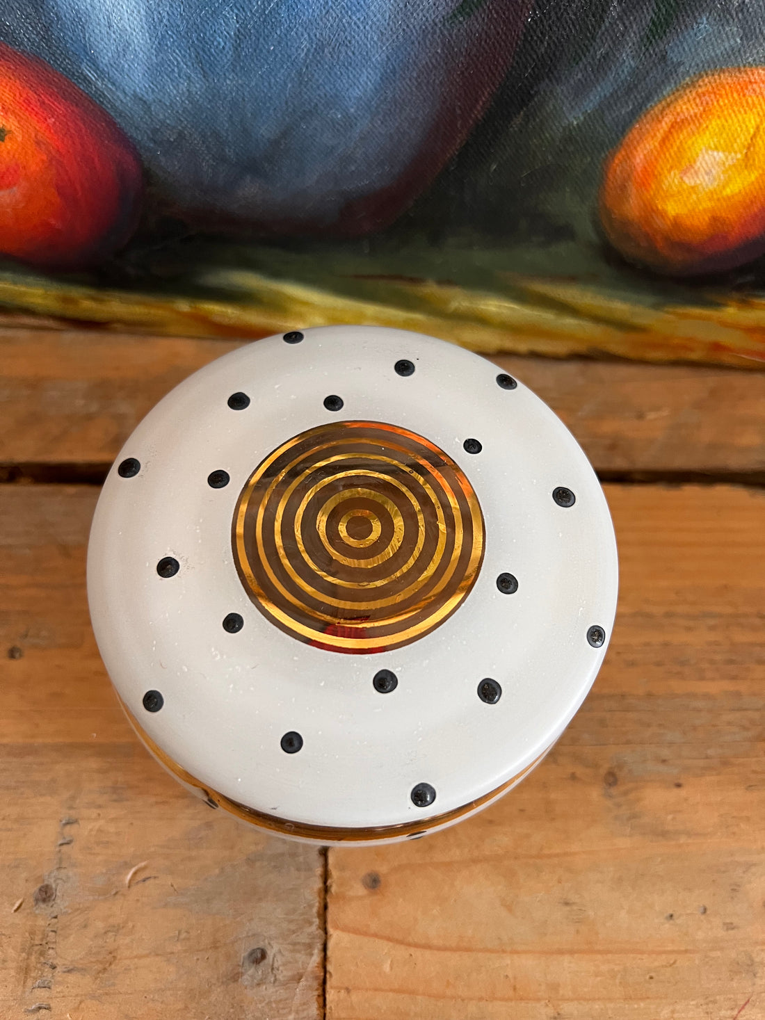 vintage polkadot doosje, glazen doosje vintage, polkadot glazen doosje, retro glazen doosje, vintage sieradendoosje, glazen bewaardoosje polkadot, vintage decoratie glas, glazen doosje met stippen, nostalgisch glazen doosje, cadeau vintage doosje.