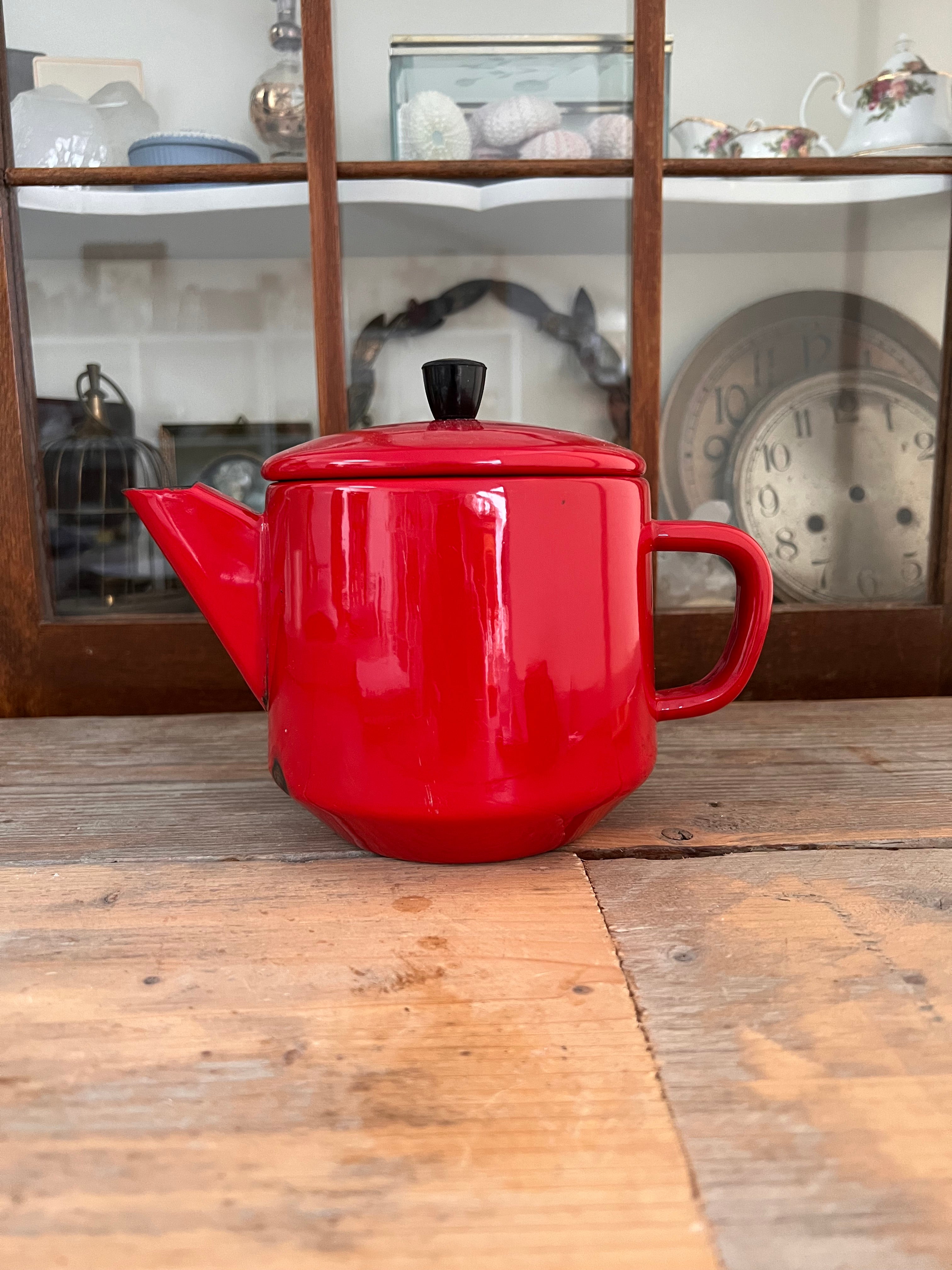 Enamel teapot red